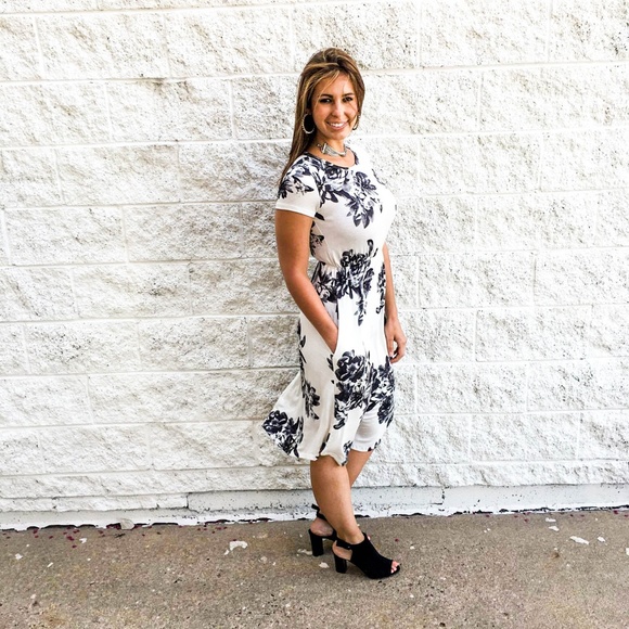 Black and White Flower Midi Dress With Pockets - Picture 3 of 5